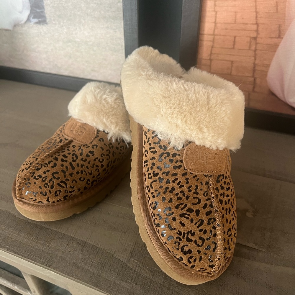 Leopard print  UGG slippers